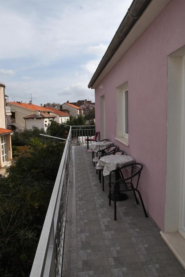 Apartment Manigo Supetar Kültér fotó