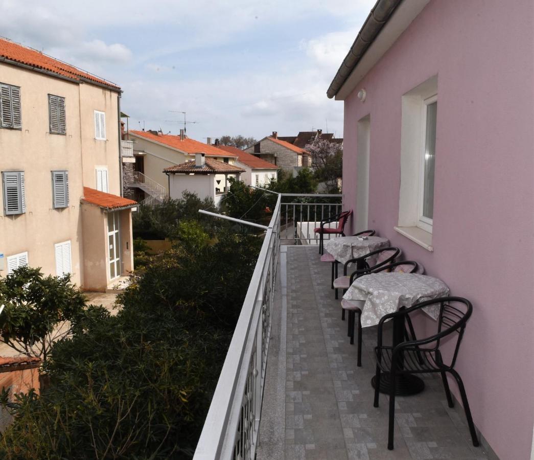 Apartment Manigo Supetar Kültér fotó