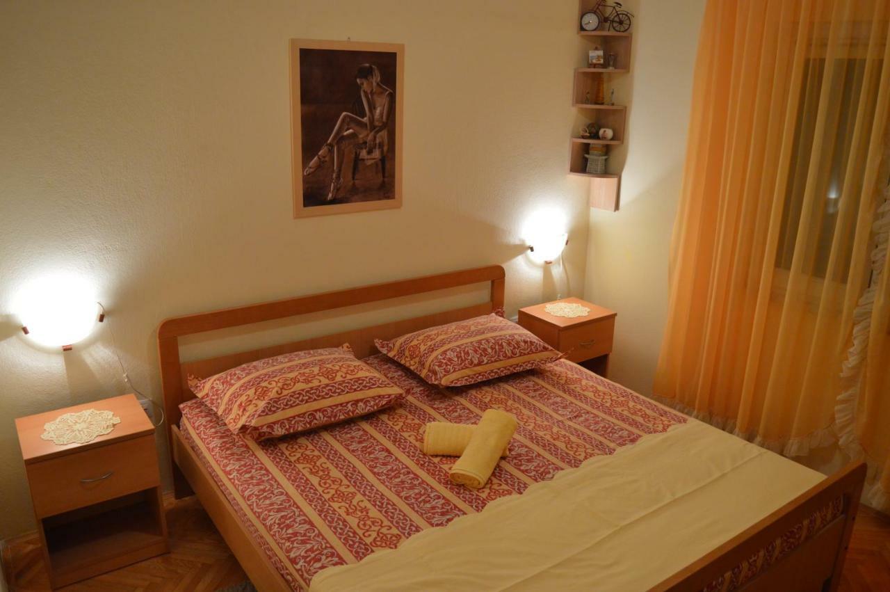 Apartment Manigo Supetar Kültér fotó